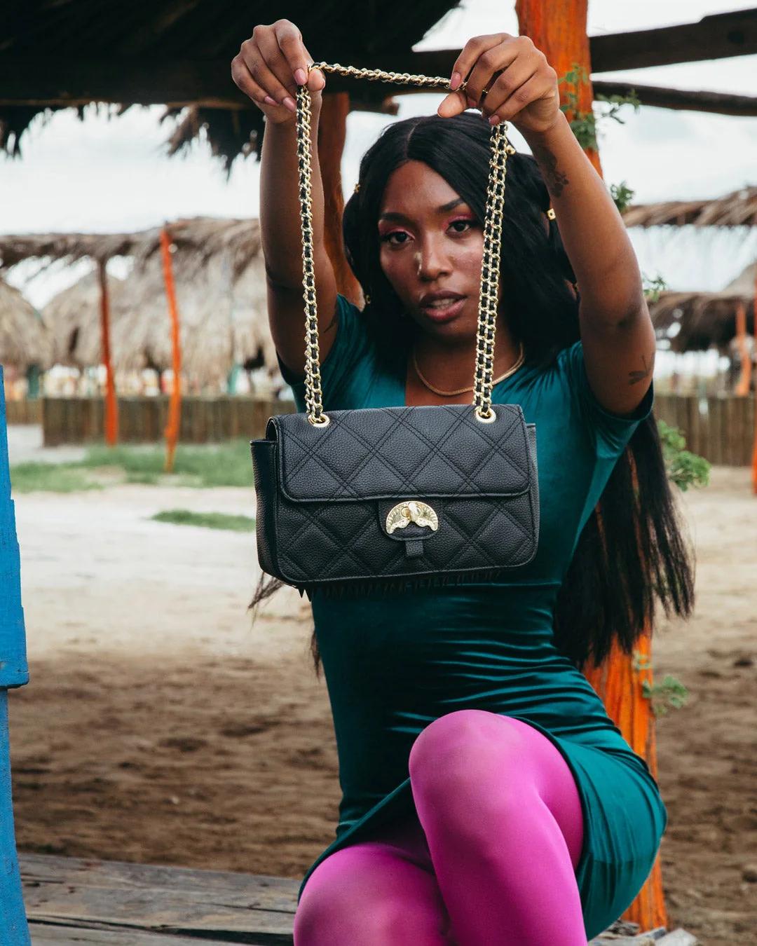Sprayground Exclusive | NOIR QUILT GOLD CHAIN SHARK HANDBAG