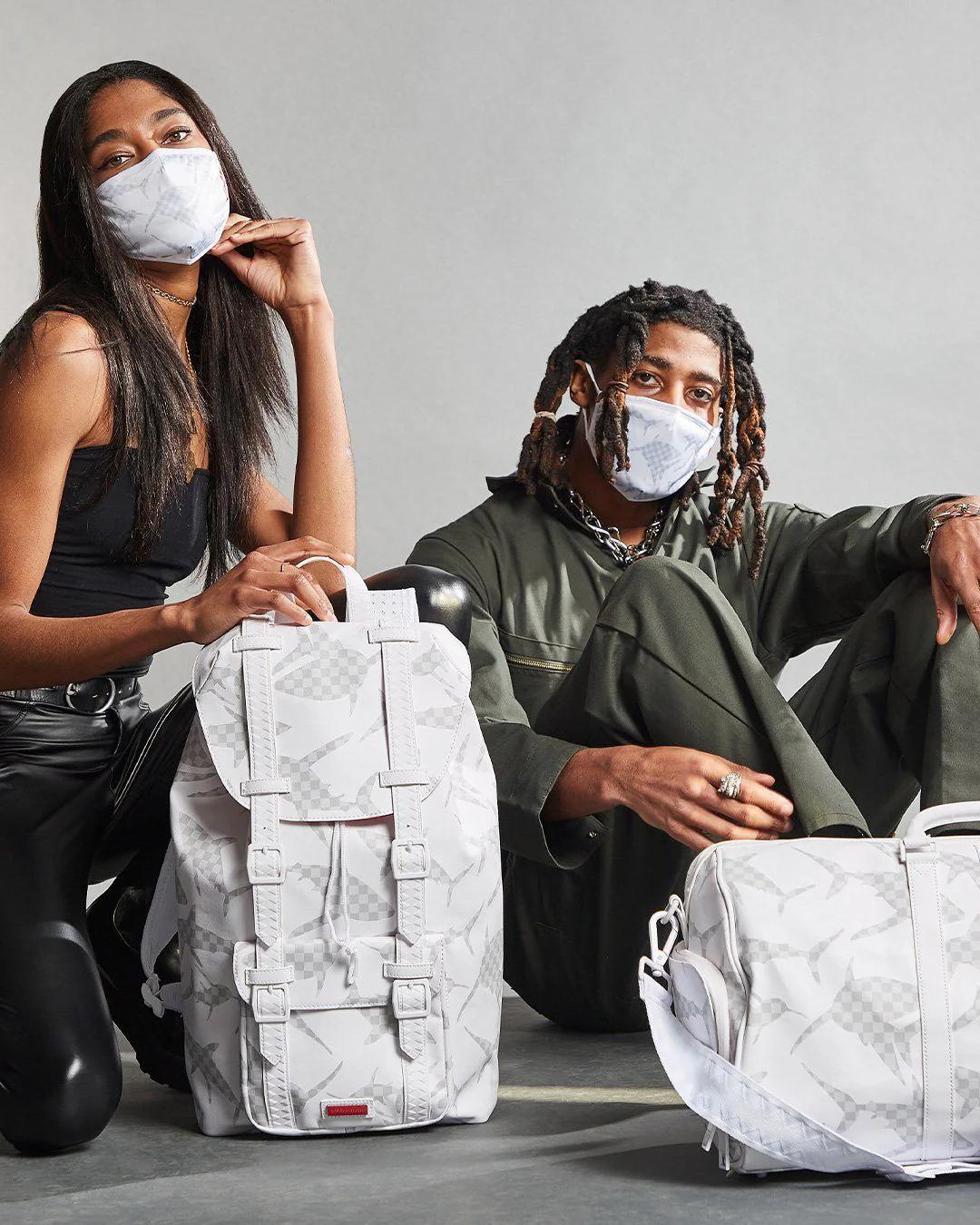 Sprayground Recommended | SHARK CHECK (WHITE) FACE MASK
