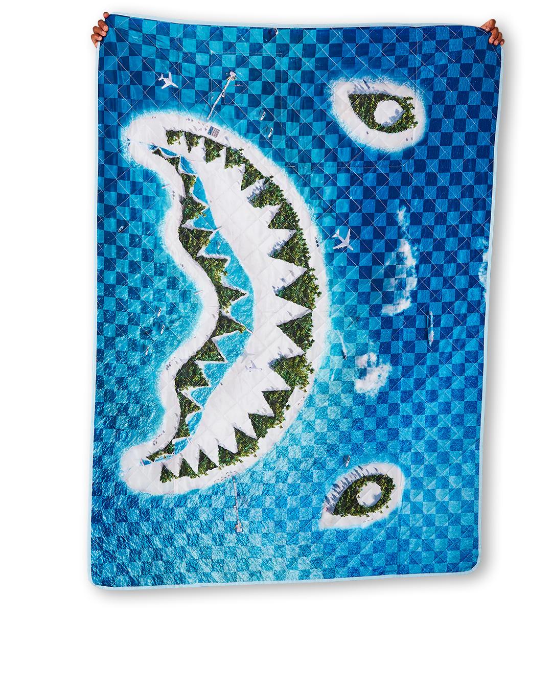 Sprayground New | SHARK ISLAND PACKABLE BEACH MAT BLANKET WATER RESISTANT CONVERTIBLE TO