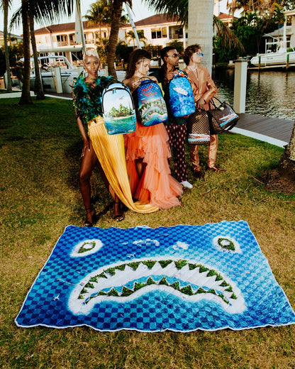 Sprayground New | SHARK ISLAND PACKABLE BEACH MAT BLANKET WATER RESISTANT CONVERTIBLE TO
