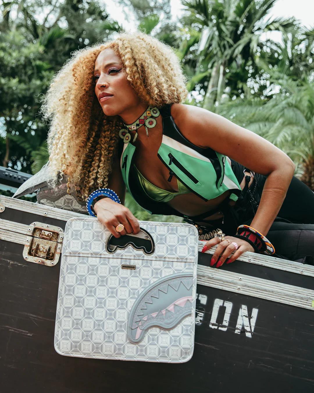 Sprayground Trending | A.I.8 AFRICAN INTELLIGENCE BOOKED & BUSY CITY SAVVY HANDBAG