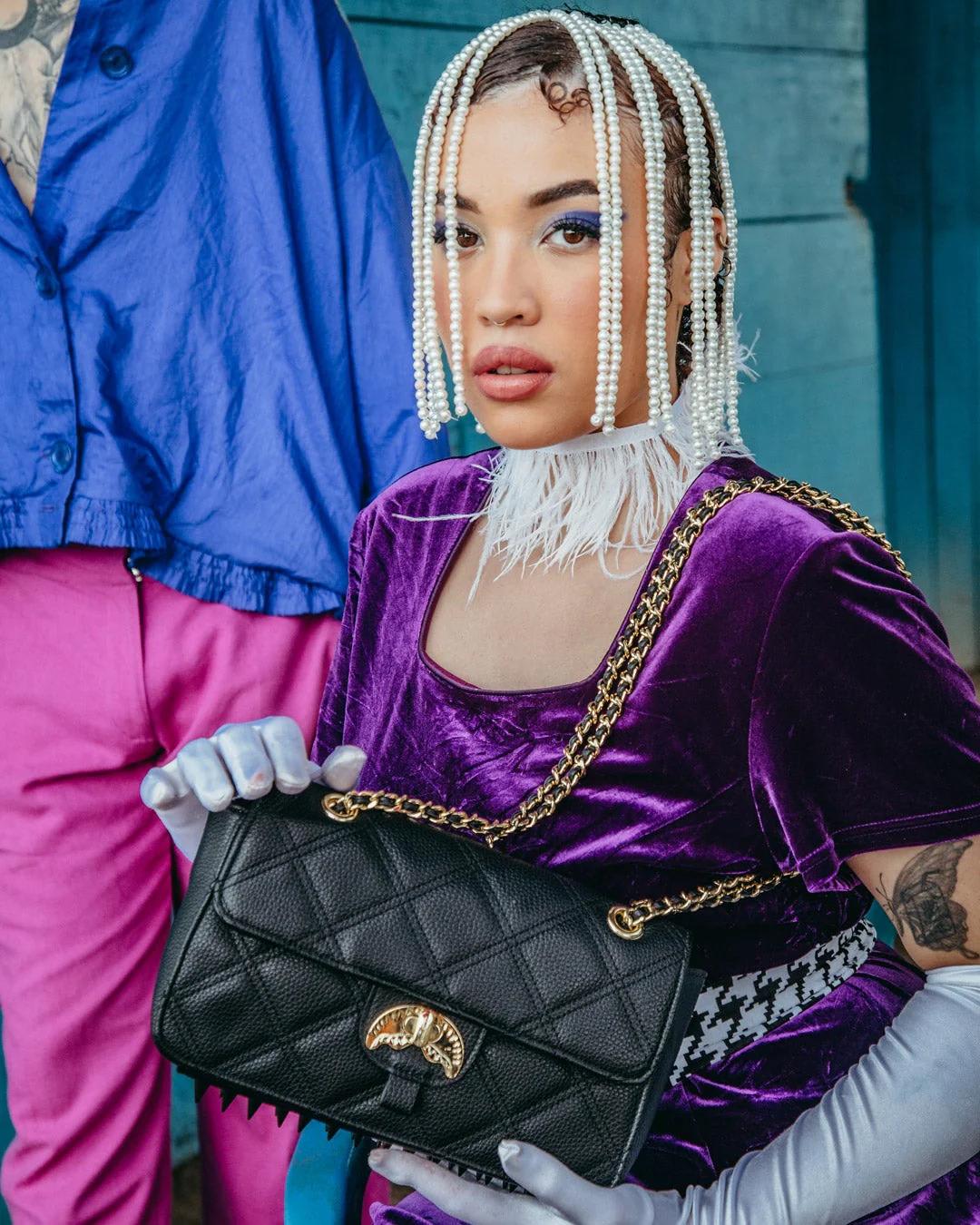 Sprayground Exclusive | NOIR QUILT GOLD CHAIN SHARK HANDBAG
