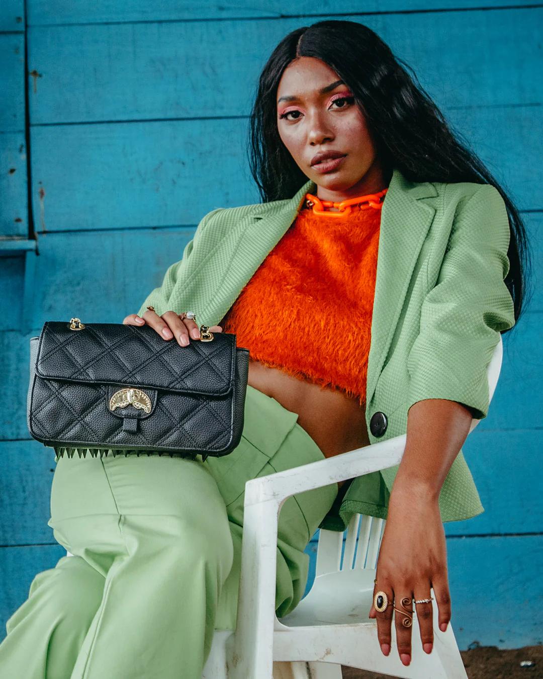 Sprayground Exclusive | NOIR QUILT GOLD CHAIN SHARK HANDBAG