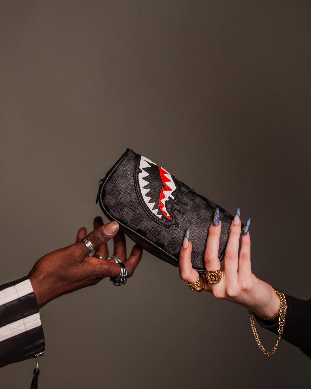 Sprayground Premium | SHARKS IN PARIS THUNDERDRIP POUCH