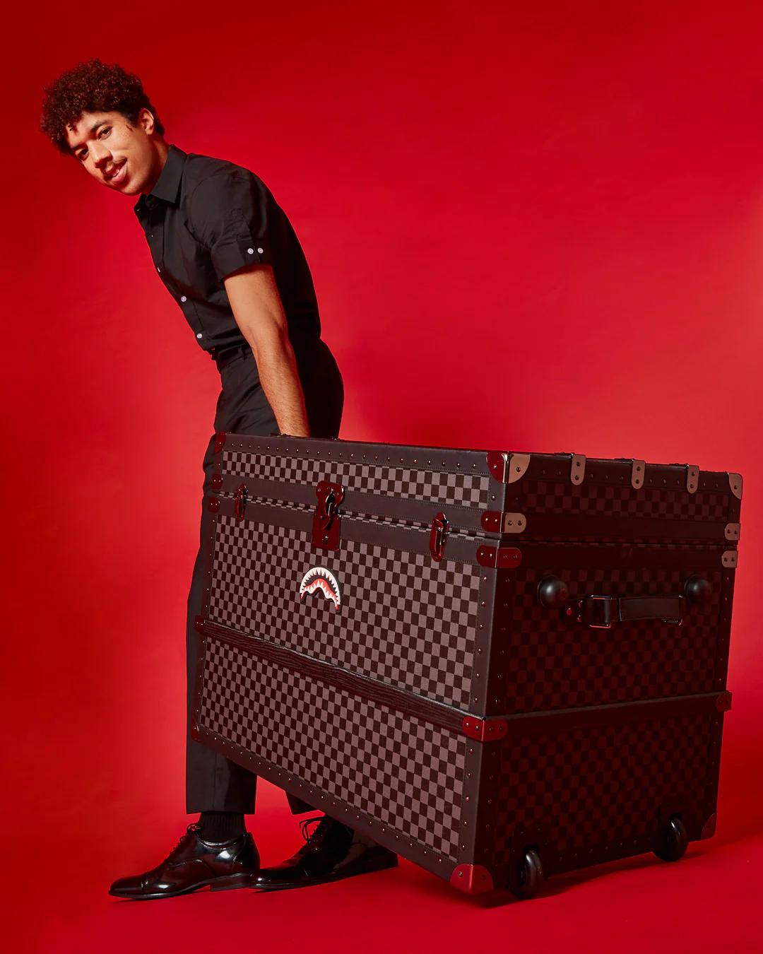 Sprayground Trending | VANQUISH II WARDROBE TRUNK