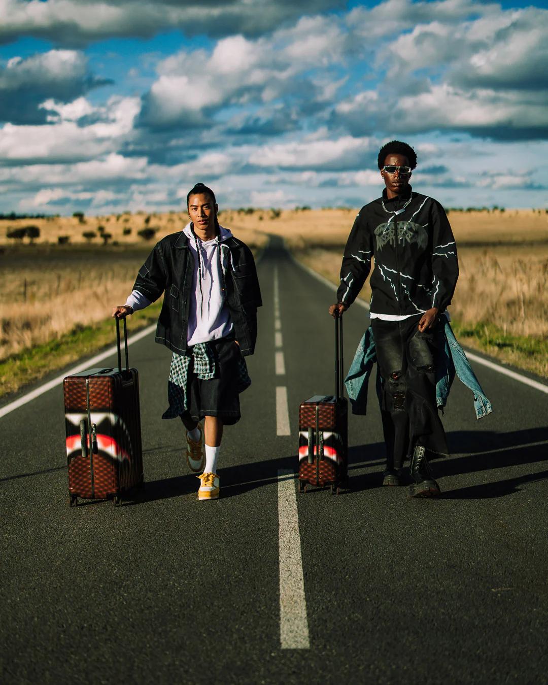 Sprayground Classic | SHARKS IN PARIS BLUR EFFECT CARRY-ON LUGGAGE