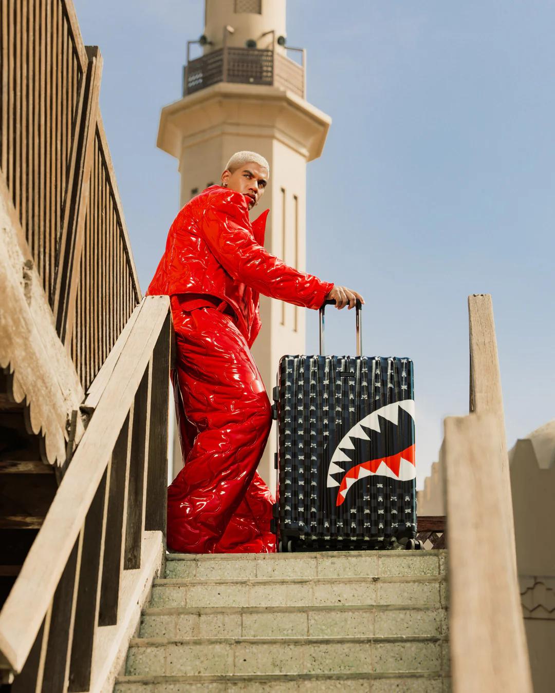 Sprayground Premium | SHARK MOB HIDEOUT FULL-SIZE LUGGAGE