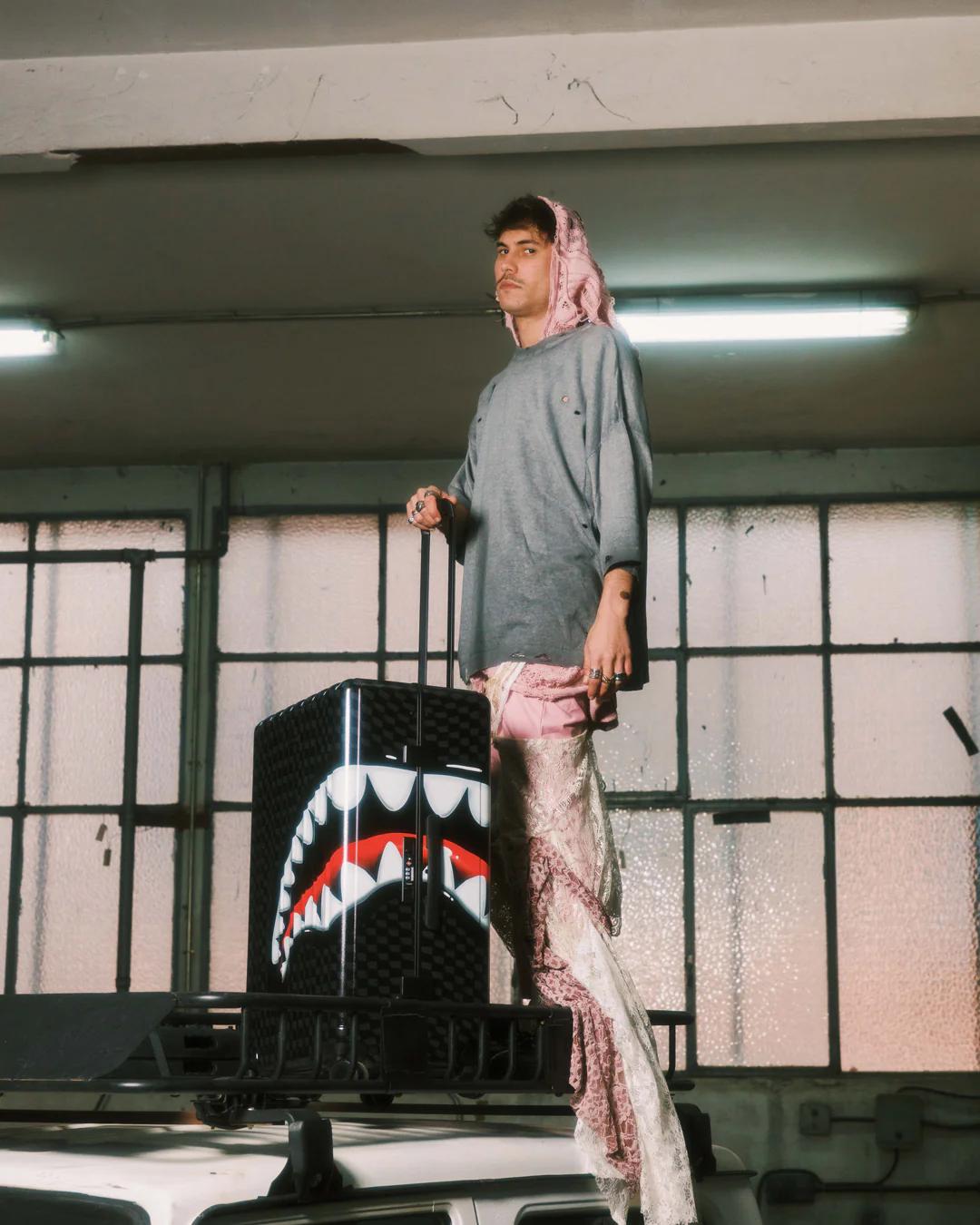 Sprayground Popular | SHARKS IN PARIS HYPER PUFF FULL-SIZE LUGGAGE