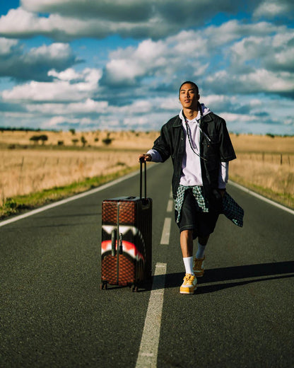 Sprayground Popular | SHARKS IN PARIS BLUR EFFECT FULL SIZE LUGGAGE