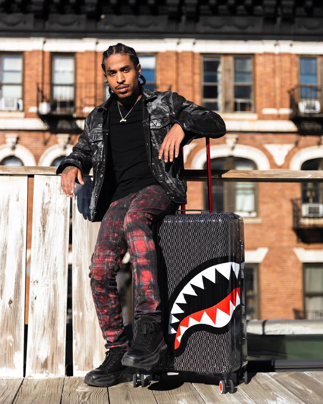 Sprayground Signature | SPRAYGATTI REVV SHARKNAUTICS HARDSHELL FULL-SIZE LUGGAGE