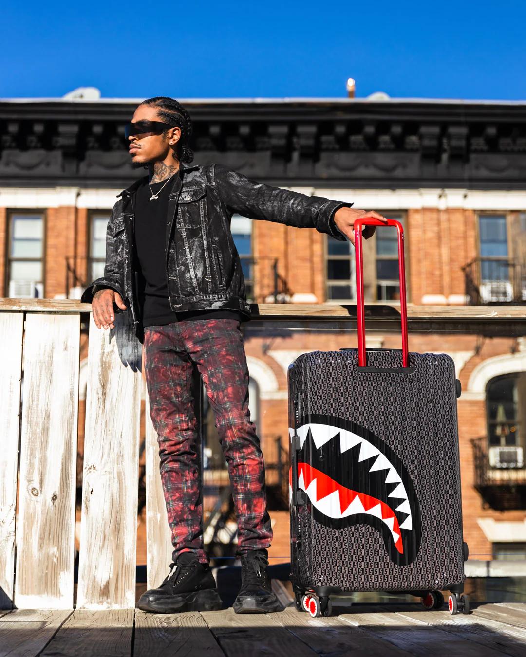 Sprayground Signature | SPRAYGATTI REVV SHARKNAUTICS HARDSHELL FULL-SIZE LUGGAGE