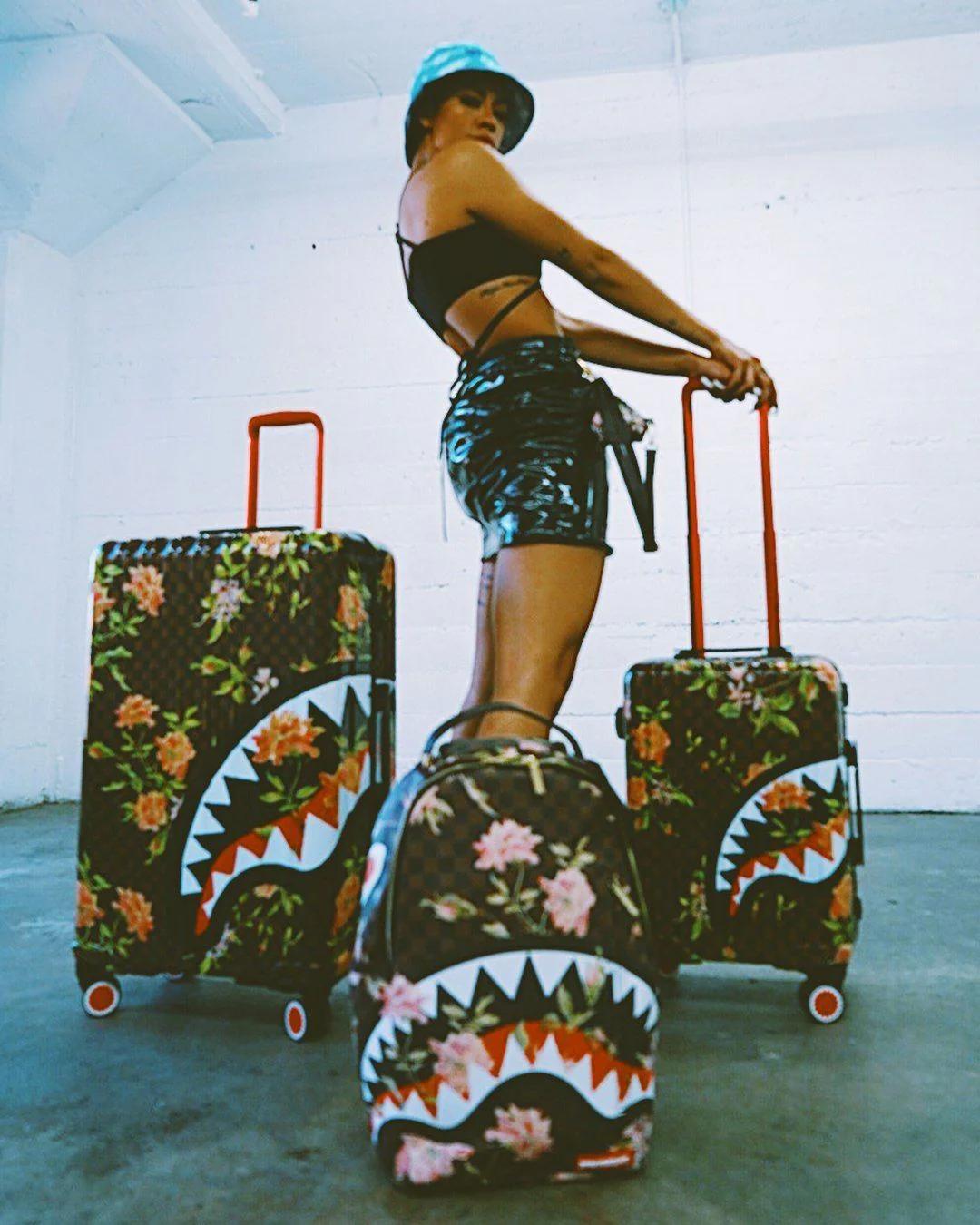 Sprayground Classic | SHARKFLOWER 29.5” FULL-SIZE SHARKNAUTICS LUGGAGE