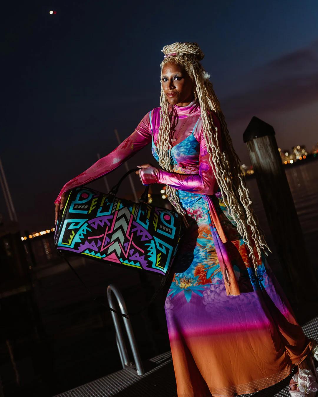 Sprayground Signature | A.I. PATH TO THE FUTURE III DUFFLE - SANDFLOWER COLLAB (GLOW IN THE DA