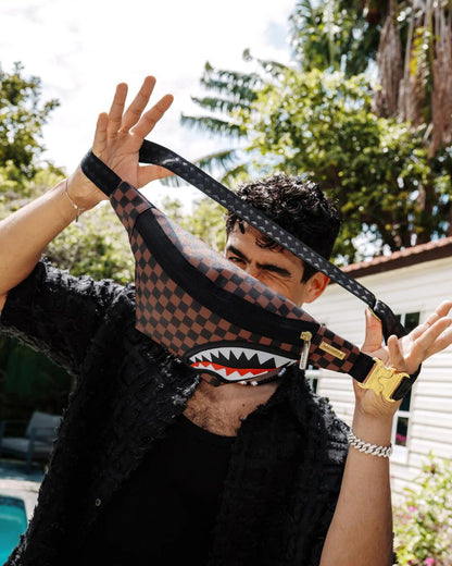 Sprayground Best Seller | SAWTOOTH SHARKS IN PARIS SAVVY CROSSBODY
