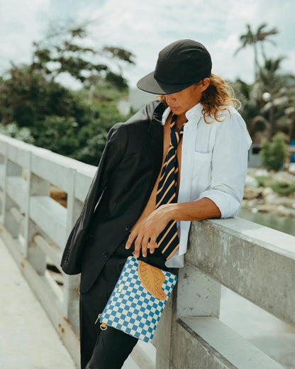 Sprayground Classic | NEW SHARK YACHT CLUB CROSSOVER CLUTCH
