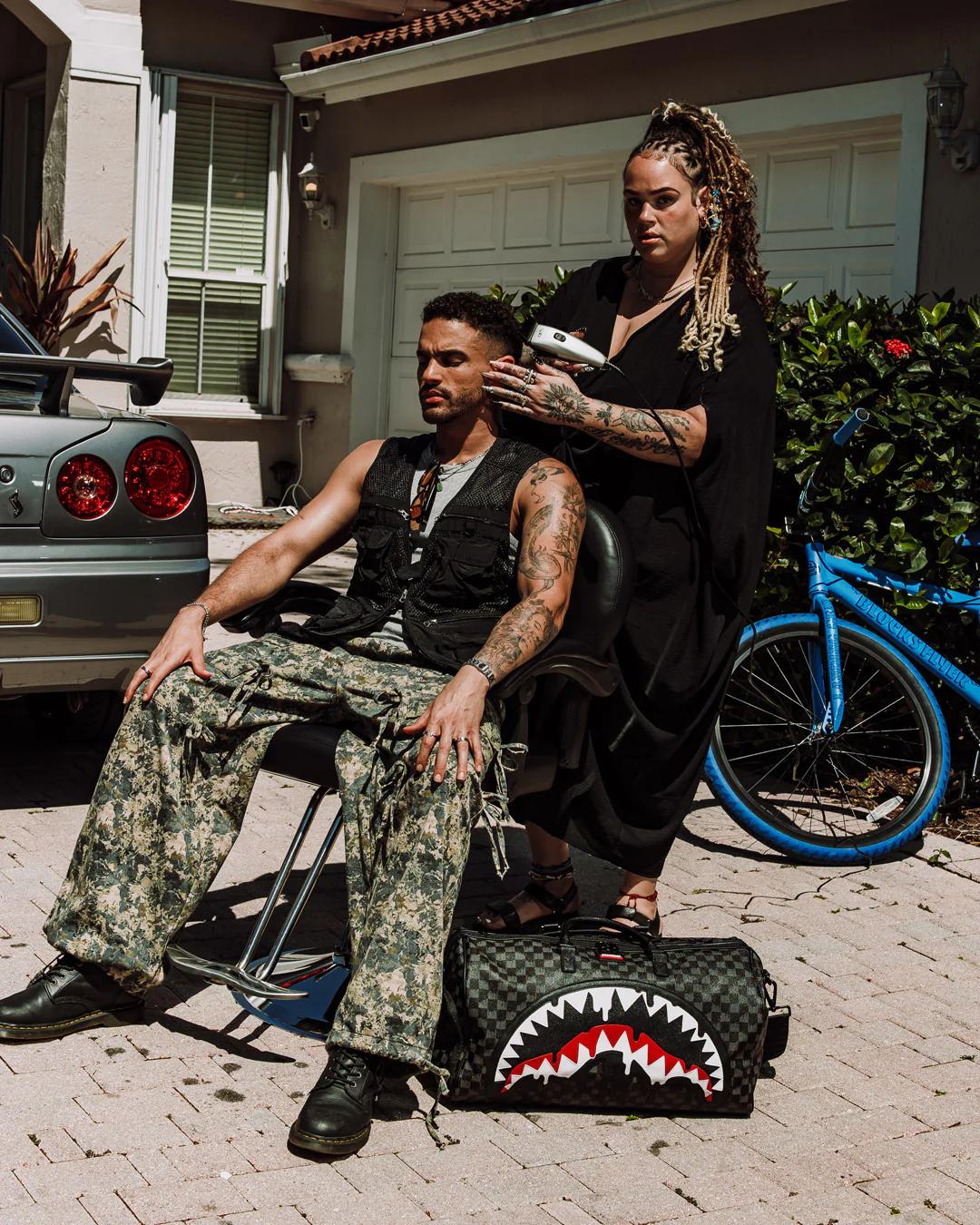 Sprayground New | SHARKS IN PARIS THUNDERDRIP DUFFLE