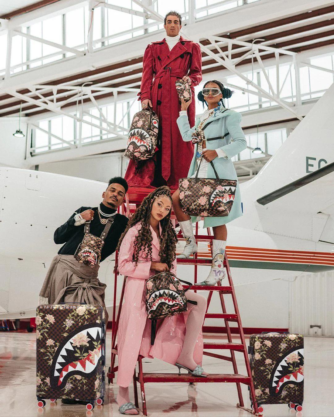 Sprayground Exclusive | SHARKFLOWER POUCH