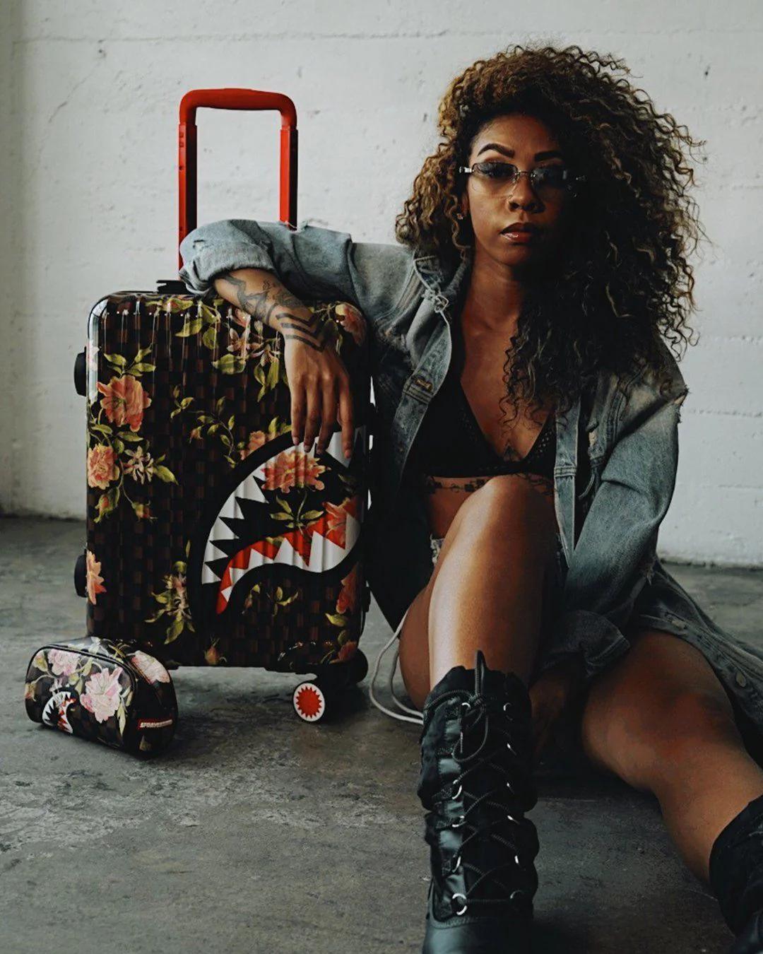Sprayground Exclusive | SHARKFLOWER POUCH