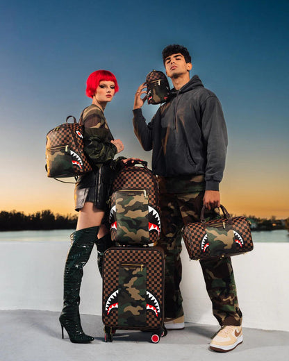 Sprayground Classic | EXTERIOR GOLD ZIP POCKET SHARKS IN PARIS MESSENGER SLING BAG