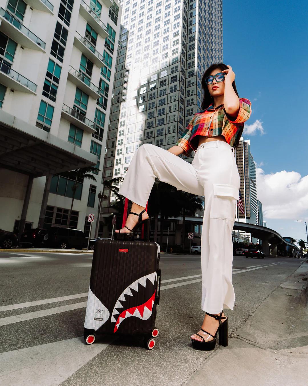 Sprayground Essential | TRIPLE DECKER HEIR TO THE THRONE HARDSHELL CARRY-ON LUGGAGE