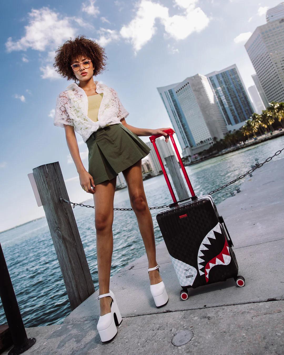 Sprayground Essential | TRIPLE DECKER HEIR TO THE THRONE HARDSHELL CARRY-ON LUGGAGE