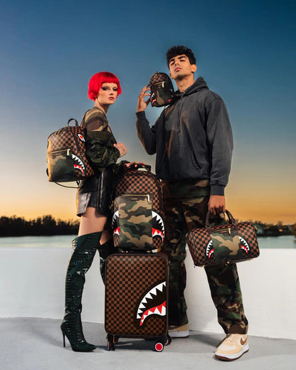 Sprayground Classic | EXTERIOR GOLD ZIP POCKET SHARKS IN PARIS JETSETTER CARRY-ON LUGGAGE