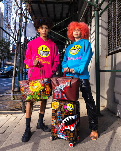 Sprayground Signature | GLOBAL MOGUL POPAGANDA RON ENGLISH EDITION HARDSHELL CARRY-ON LUGGAGE