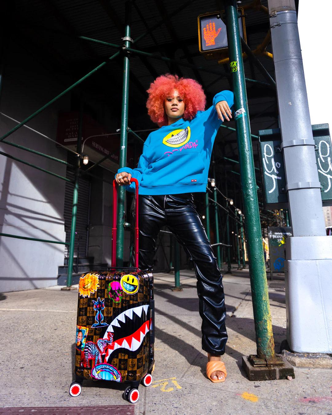 Sprayground Signature | GLOBAL MOGUL POPAGANDA RON ENGLISH EDITION HARDSHELL CARRY-ON LUGGAGE