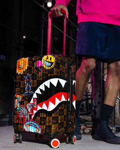 Sprayground Signature | GLOBAL MOGUL POPAGANDA RON ENGLISH EDITION HARDSHELL CARRY-ON LUGGAGE