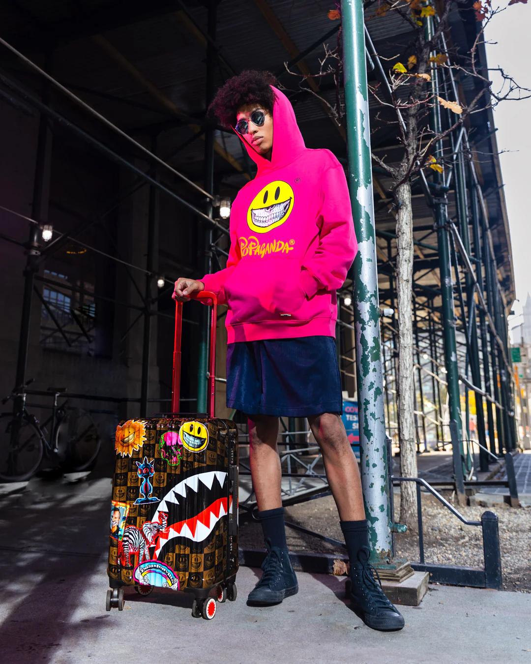 Sprayground Signature | GLOBAL MOGUL POPAGANDA RON ENGLISH EDITION HARDSHELL CARRY-ON LUGGAGE