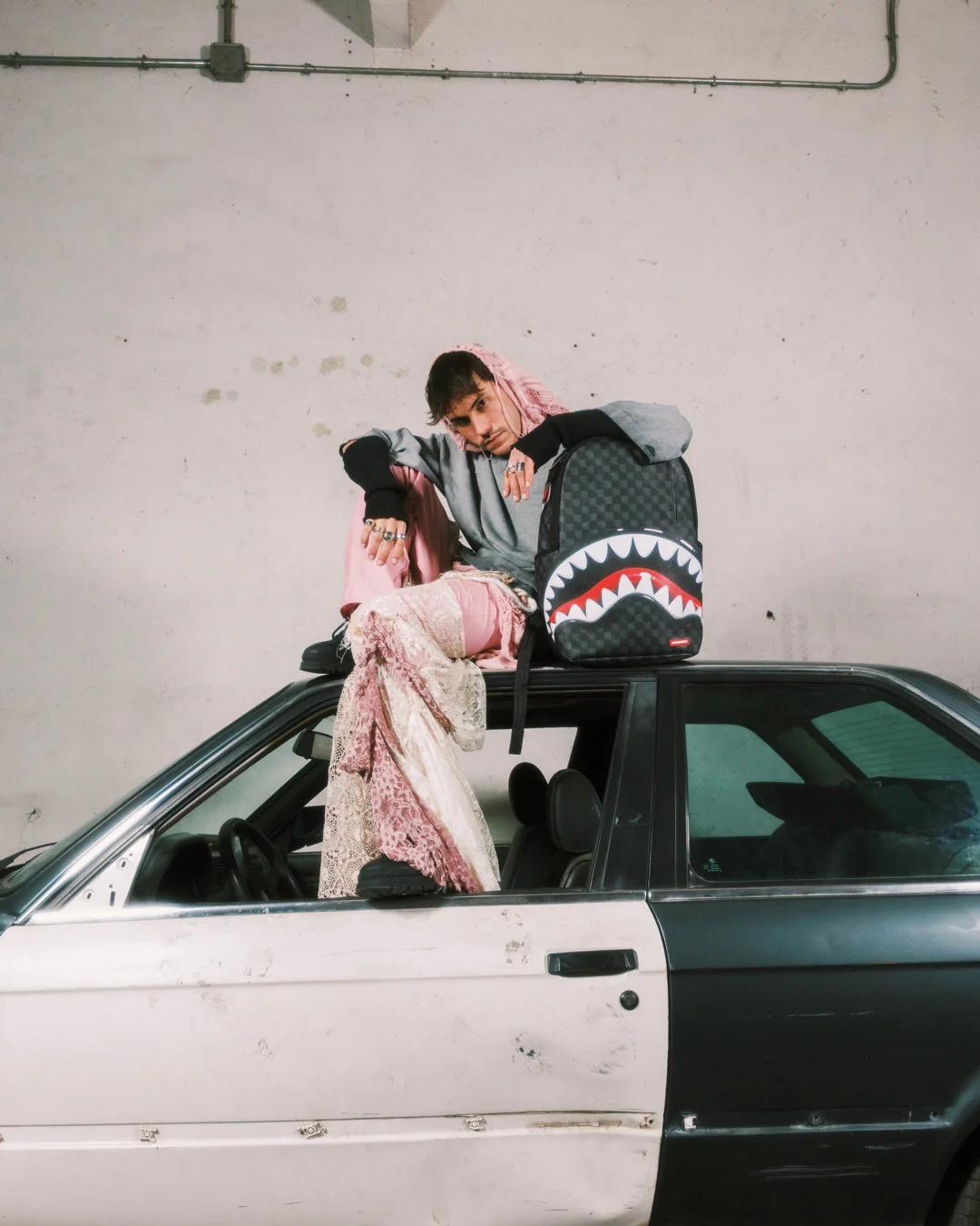 Sprayground Essential | SHARKS IN PARIS HYPER PUFF BACKPACK