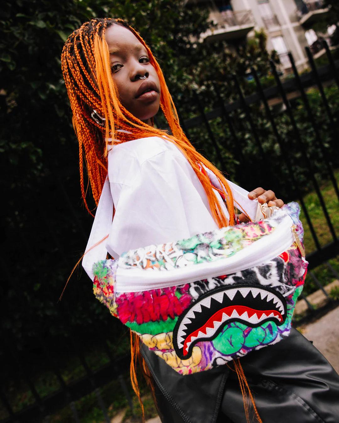 Sprayground Exclusive | LE MONDE DES GRAFFITIS SAVVY CROSSBODY