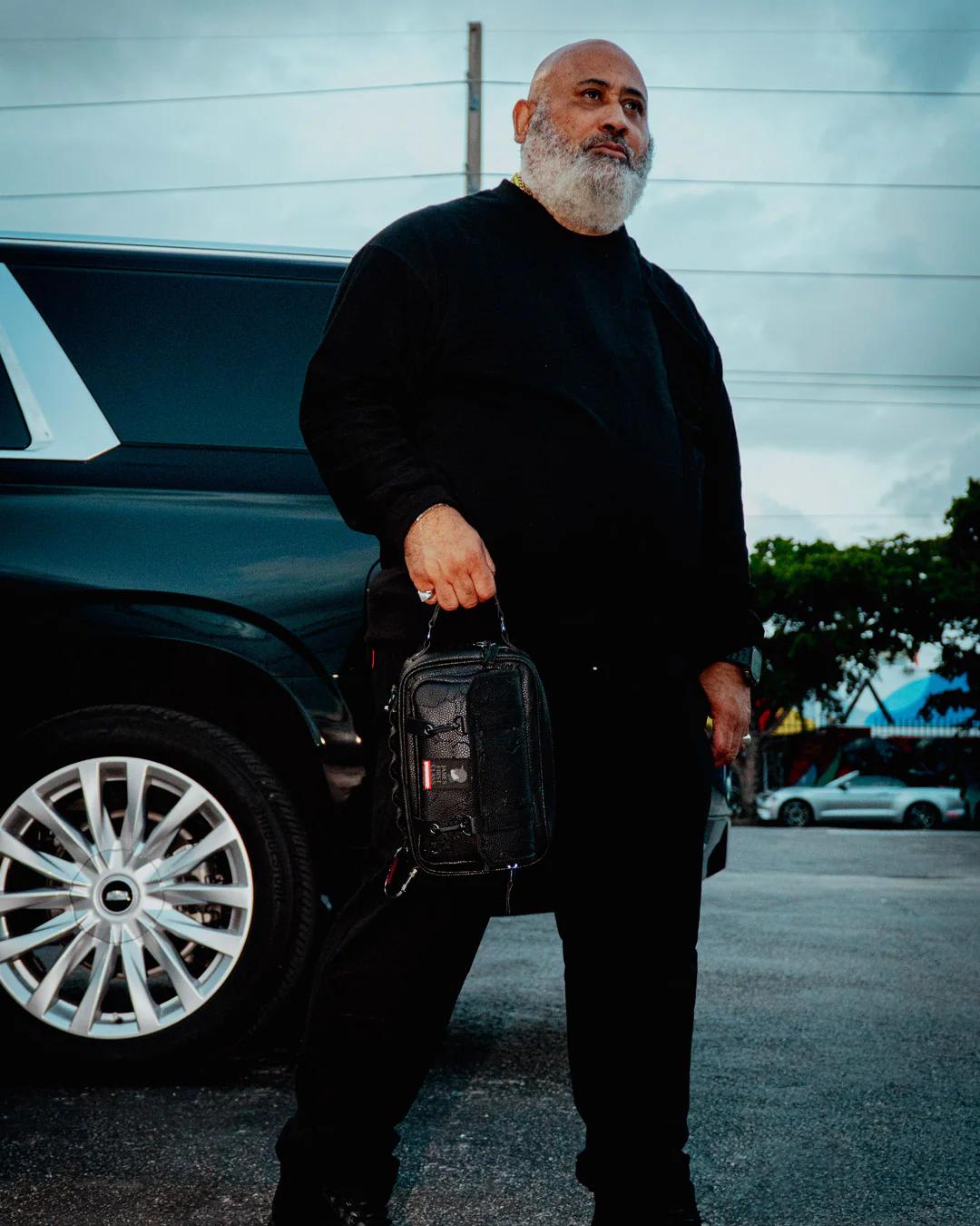 Sprayground Signature | JAMES FIRST CLASS TYCOON TRAVELER CROSSBODY