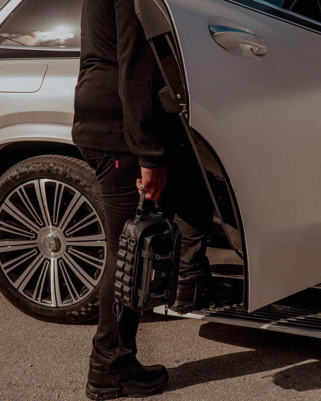 Sprayground Signature | JAMES FIRST CLASS TYCOON TRAVELER CROSSBODY