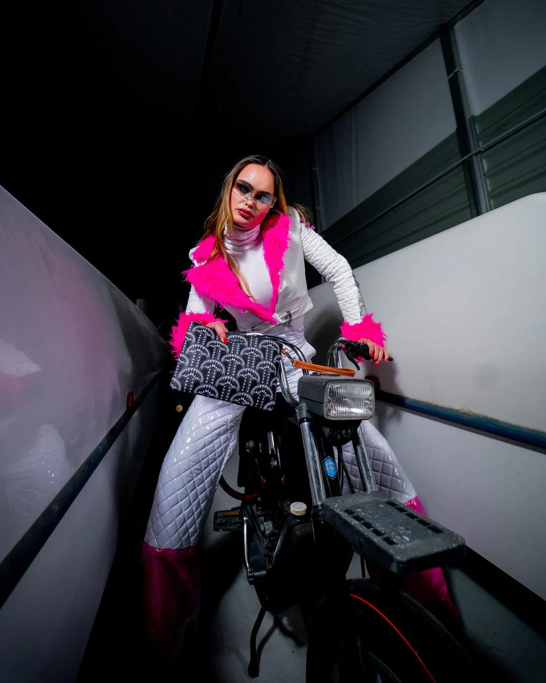 Sprayground Featured | ILLUCHAINS CROSSOVER CLUTCH