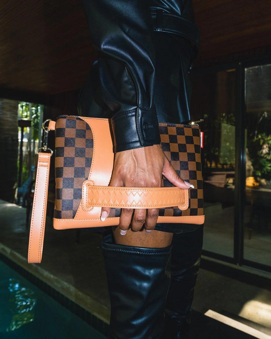 Sprayground Classic | HENNY AIR TO THE THRONE CROSSOVER CLUTCH