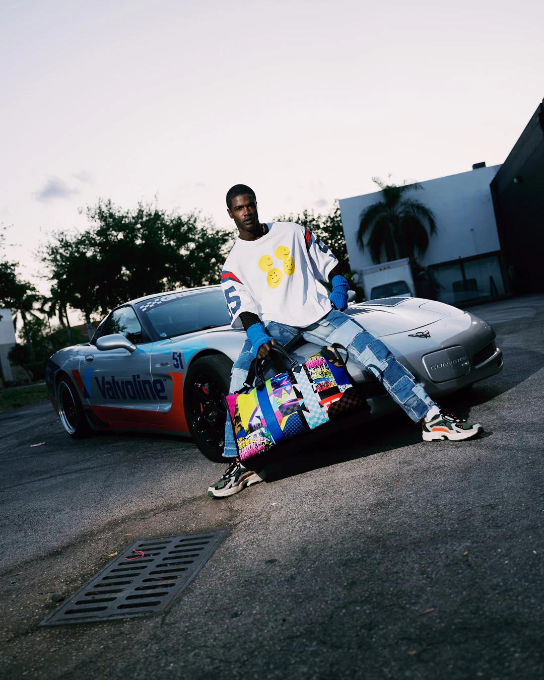 Sprayground Trending | SHARK MASTERPIECES PYRAMID LARGE DUFFLE