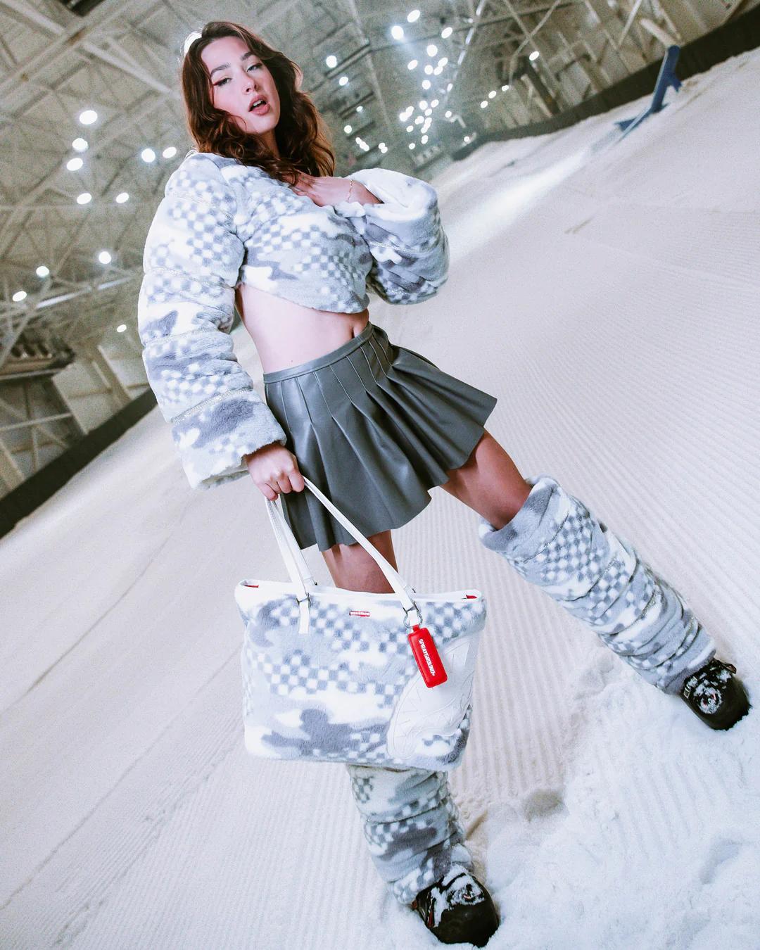 Sprayground New | 3AM PLUSH SWISS ALPS TOTE