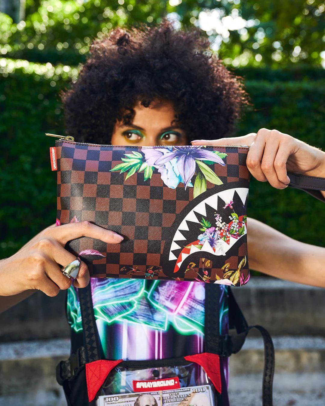 Sprayground New | GARDEN OF SHARKS CROSSOVER CLUTCH