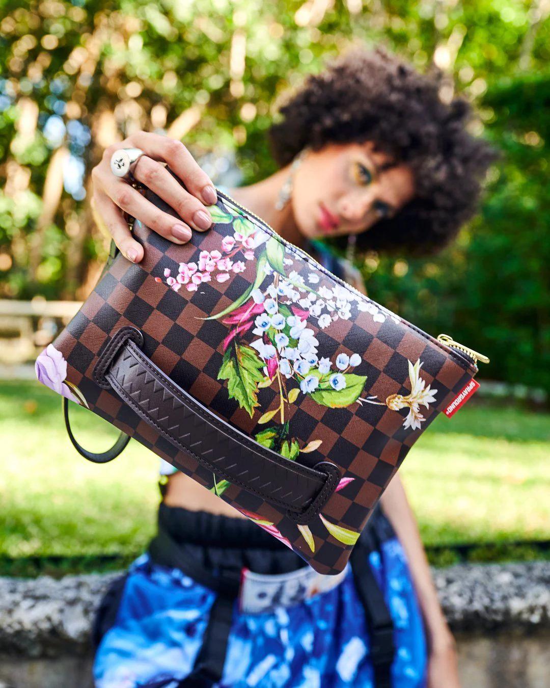 Sprayground New | GARDEN OF SHARKS CROSSOVER CLUTCH