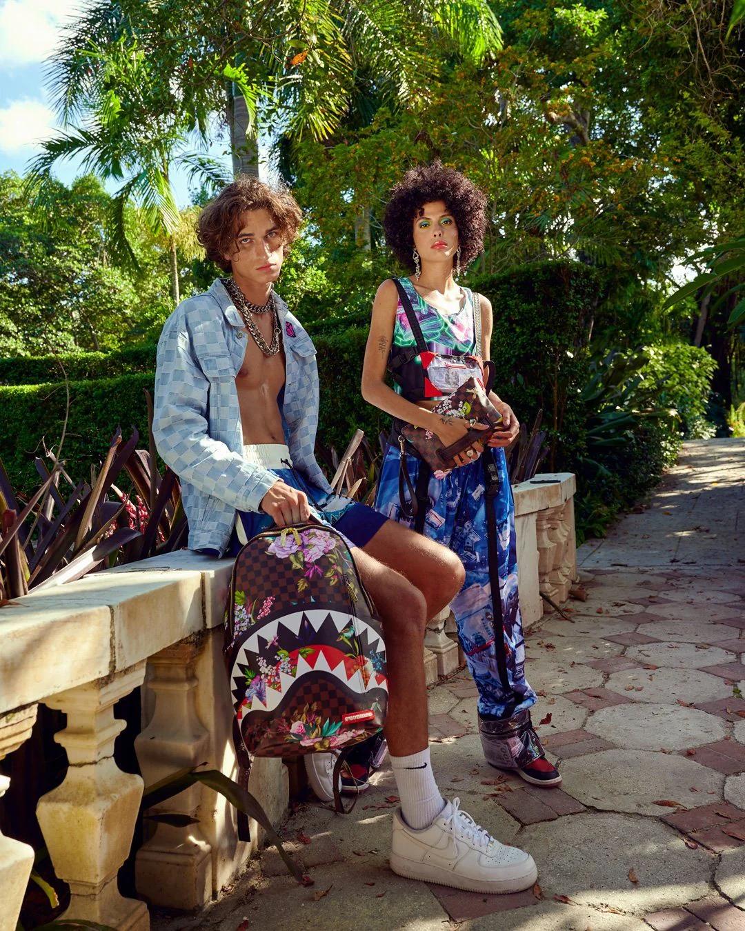 Sprayground New | GARDEN OF SHARKS CROSSOVER CLUTCH