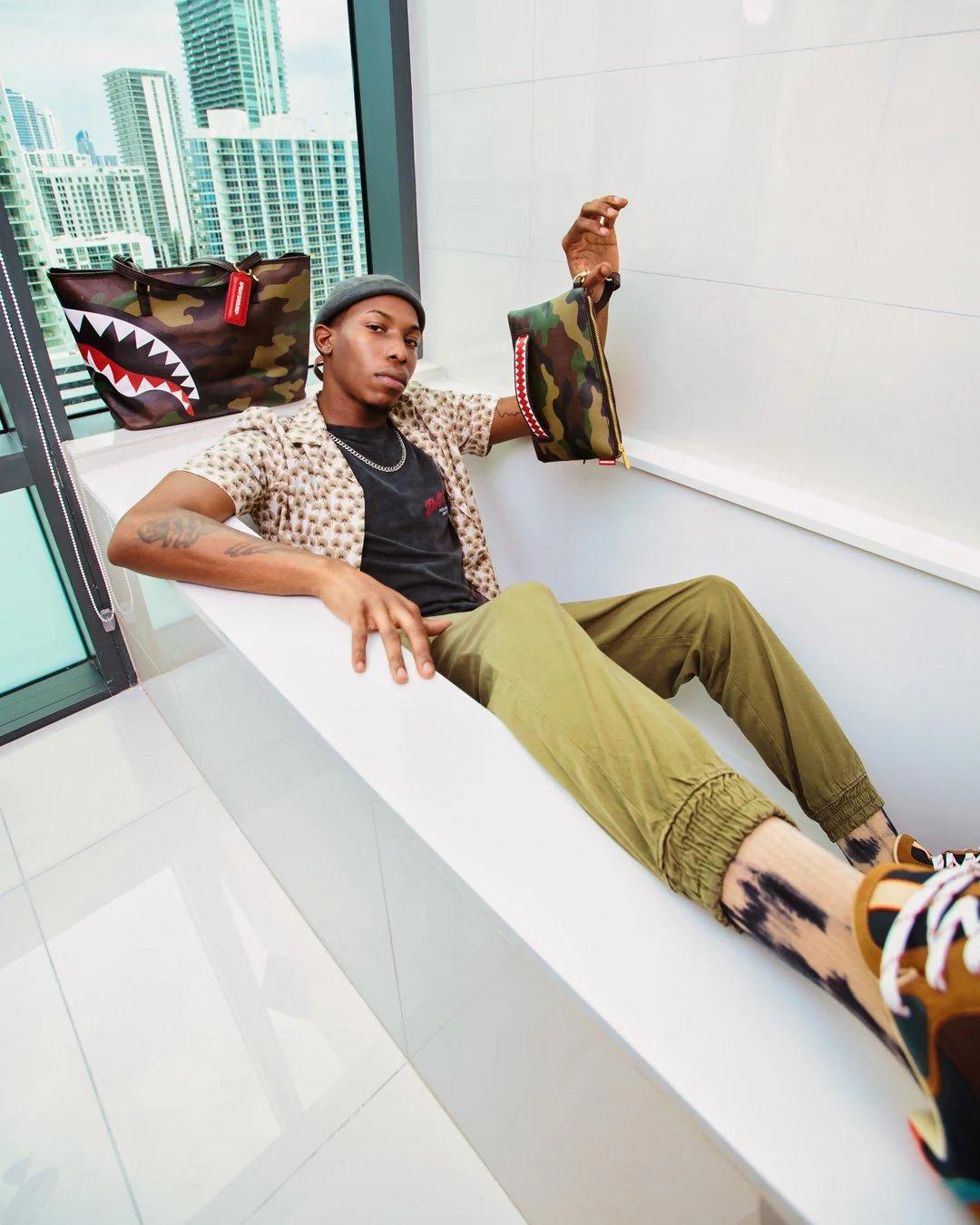Sprayground Best Seller | CHECKS IN CAMOFLAUGE CROSSOVER CLUTCH