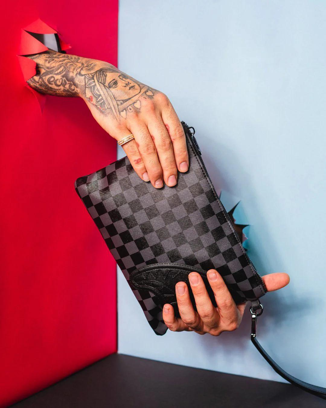 Sprayground Signature | HENNY BLACK CROSSOVER CLUTCH