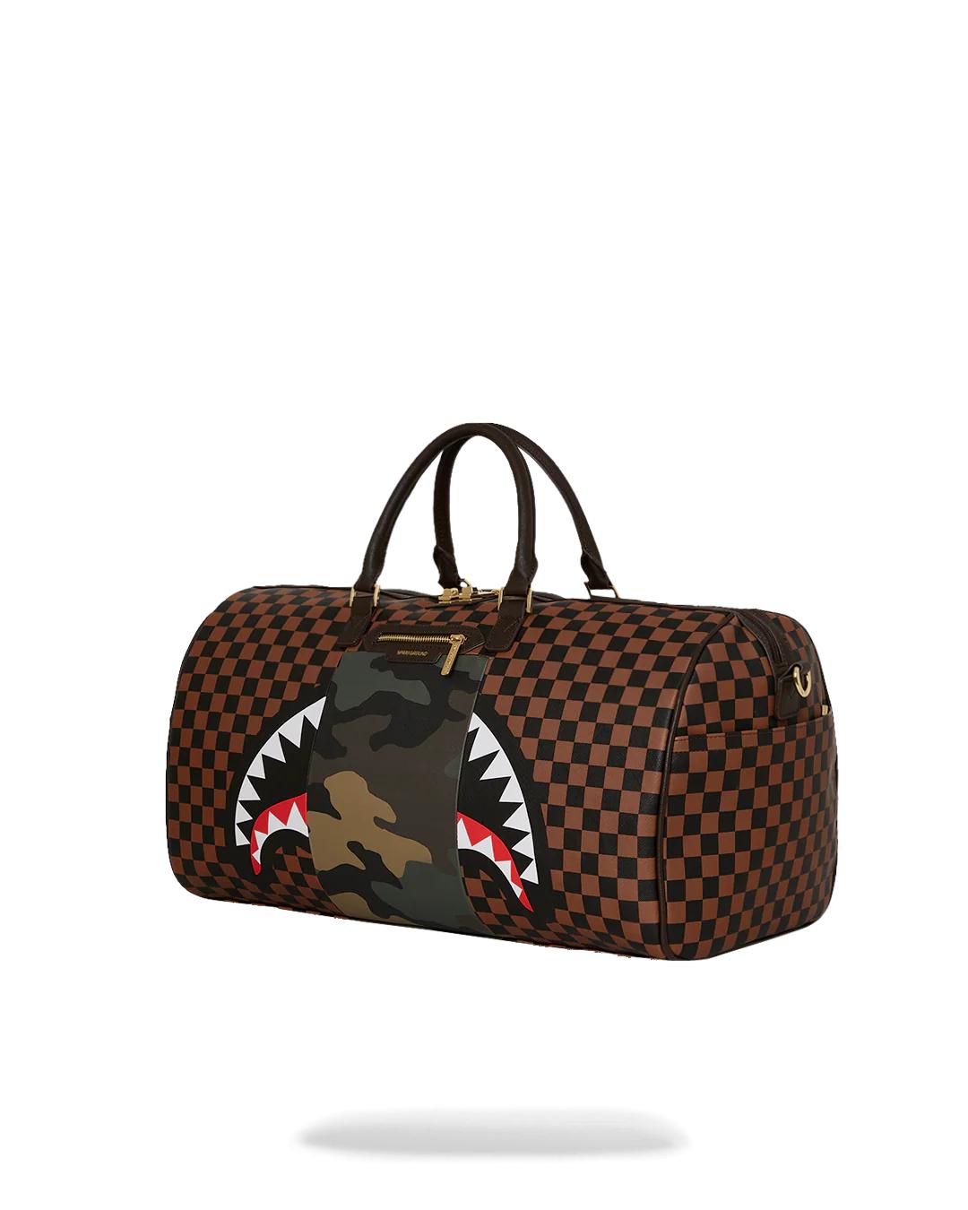 Sprayground Premium | EXTERIOR GOLD ZIP POCKET SHARKS IN PARIS DUFFLE