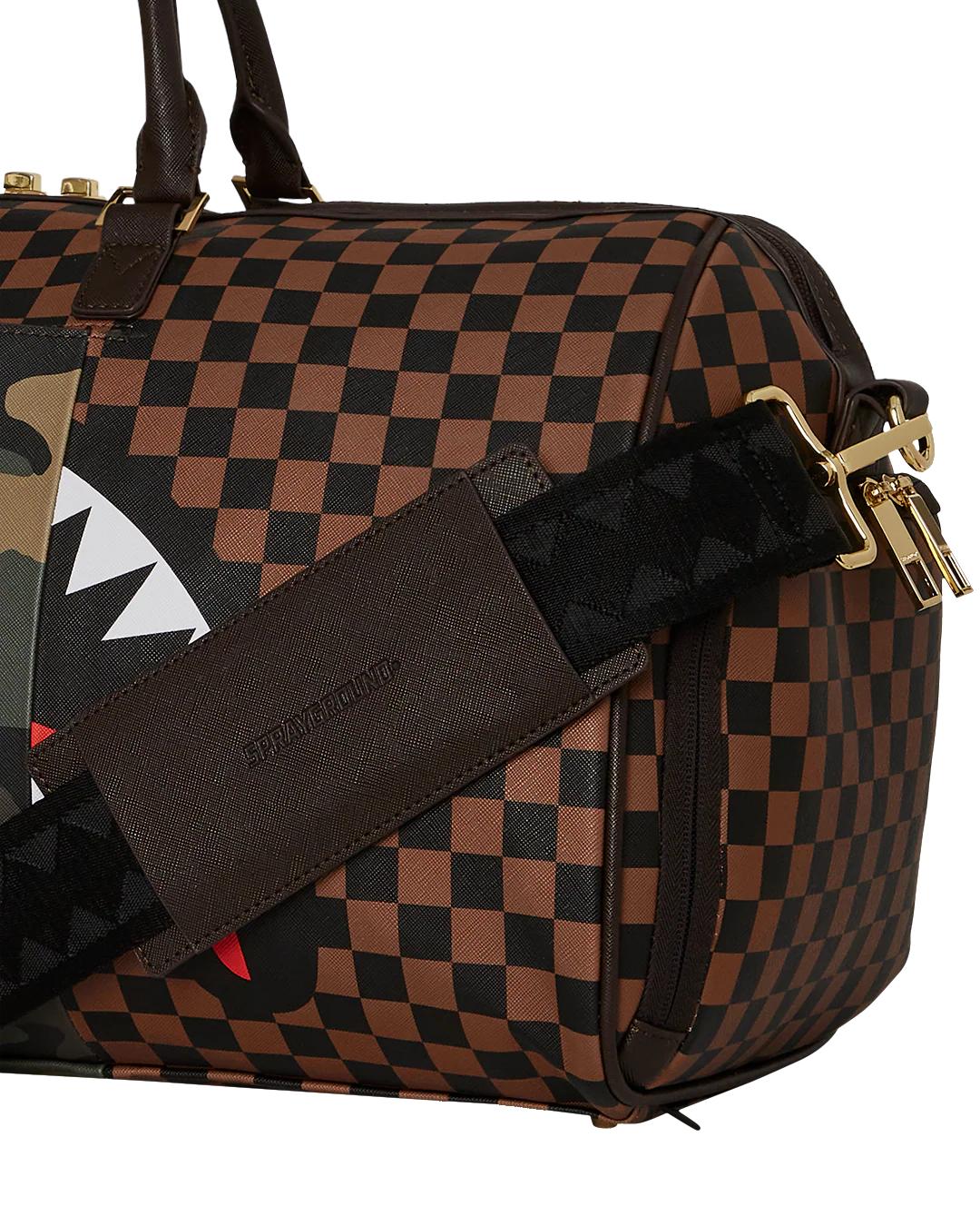 Sprayground Premium | EXTERIOR GOLD ZIP POCKET SHARKS IN PARIS DUFFLE