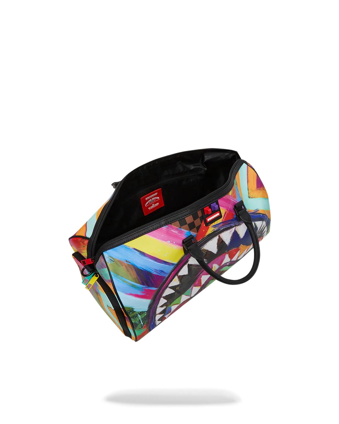 Sprayground Signature | SHARKS IN PARIS CITY STREAKS DUFFLE
