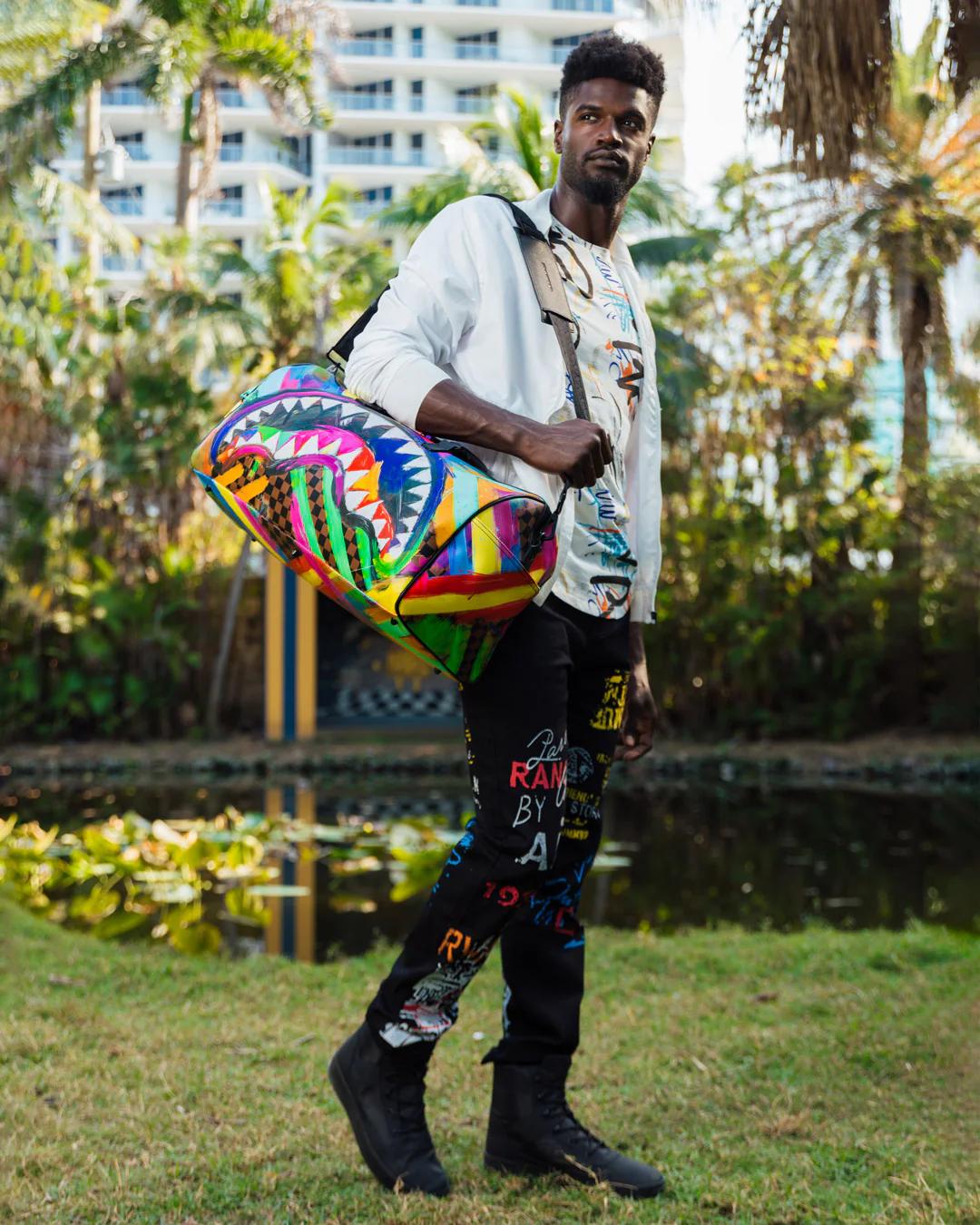 Sprayground Signature | SHARKS IN PARIS CITY STREAKS DUFFLE
