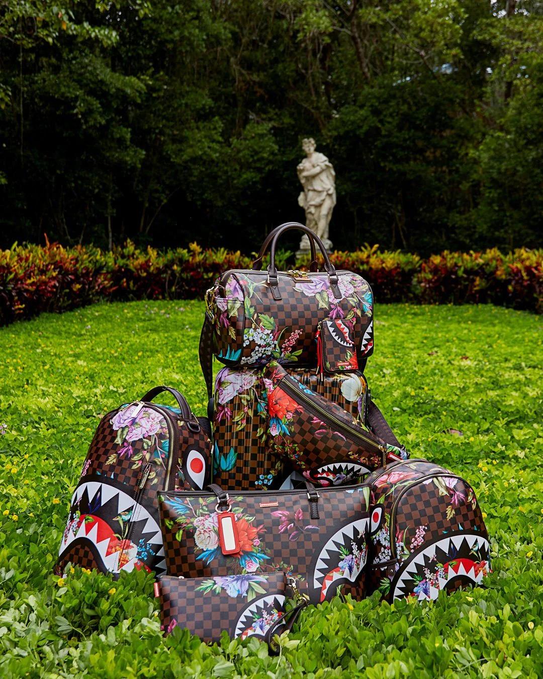 Sprayground Trending | GARDEN OF SHARKS TOTE