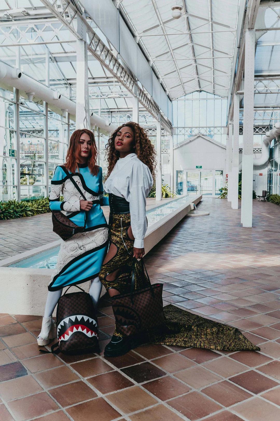 Sprayground Signature | SHARKS AND SKULLS SAVVY CROSSBODY
