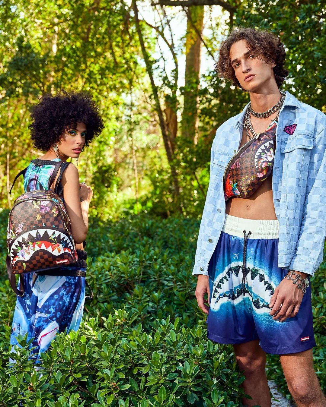 Sprayground Essential | GARDEN OF SHARKS SAVVY CROSSBODY